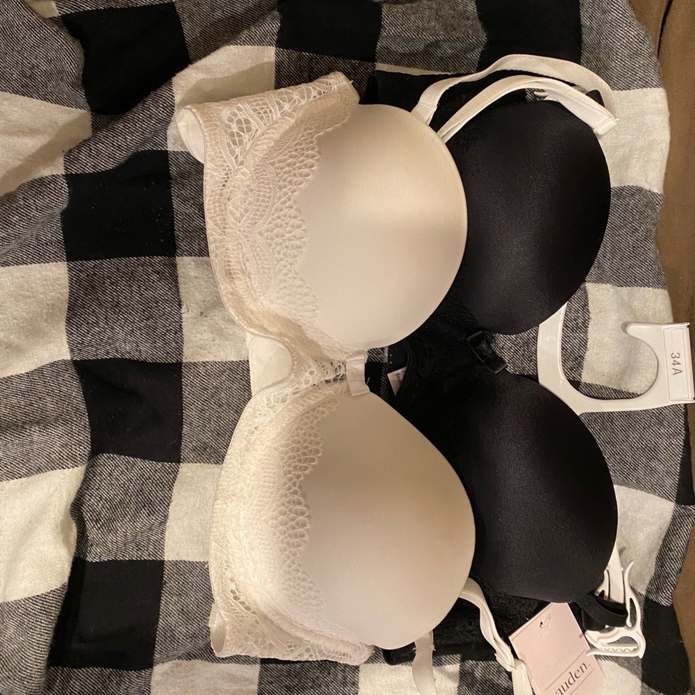 34A bra’s black and white